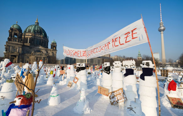 BJE32H雪人演示2010 Schlossplatz,城堡广场,柏林,德国、欧洲。