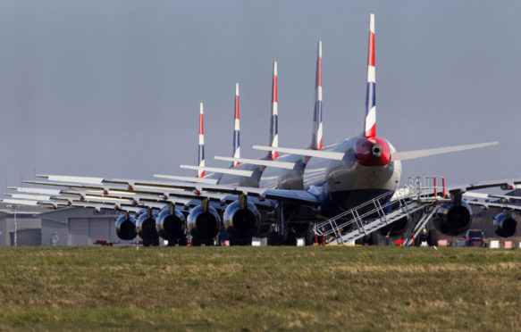 英国航空公司空客舰队停在格拉斯哥机场在冠状病毒大流行。