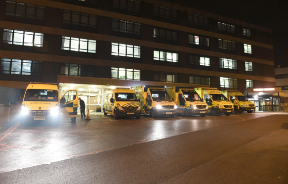 队列的救护车事故和皇后亚历山德拉医院的急诊科朴茨茅斯