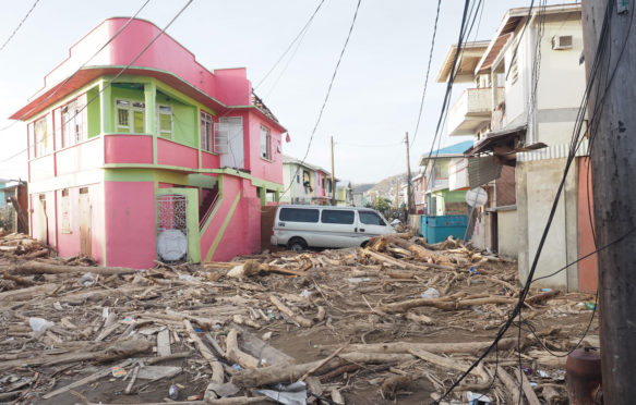 玛丽亚飓风摧毁了一切在多米尼加岛上的通道