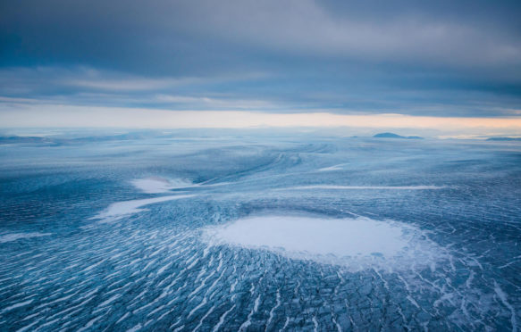 冰盖的鸟瞰图,格陵兰岛。信贷:imageBROKER除股票的照片。