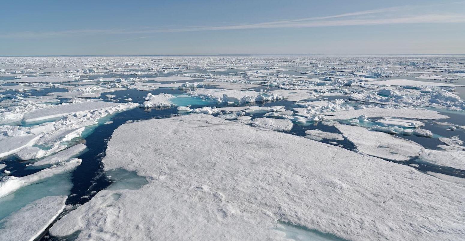 斯瓦尔巴特群岛北部的北极海冰的破碎,挪威。