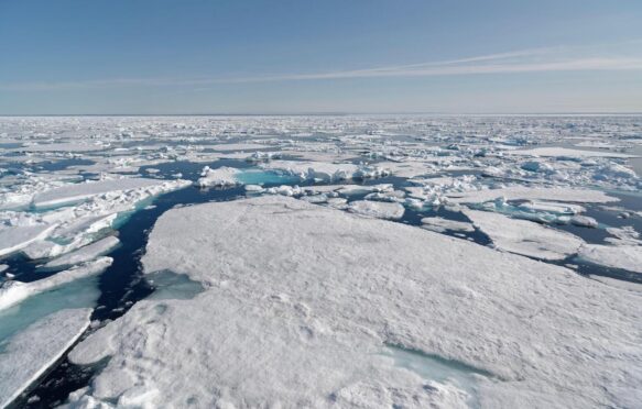 斯瓦尔巴特群岛北部的北极海冰的破碎,挪威。