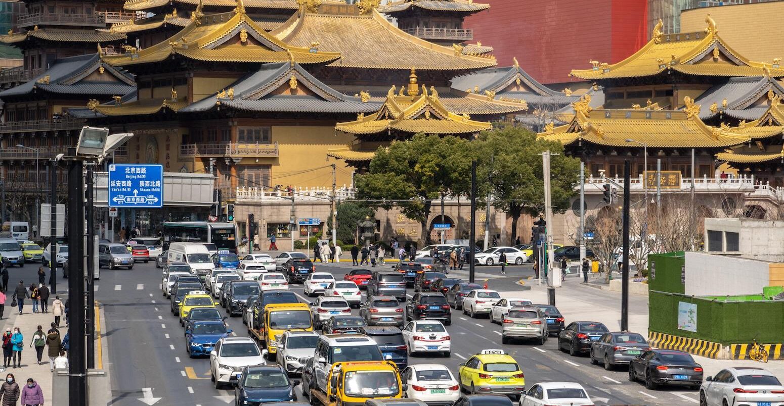 交通堵塞在路上在上海,中国,2023年2月28日。