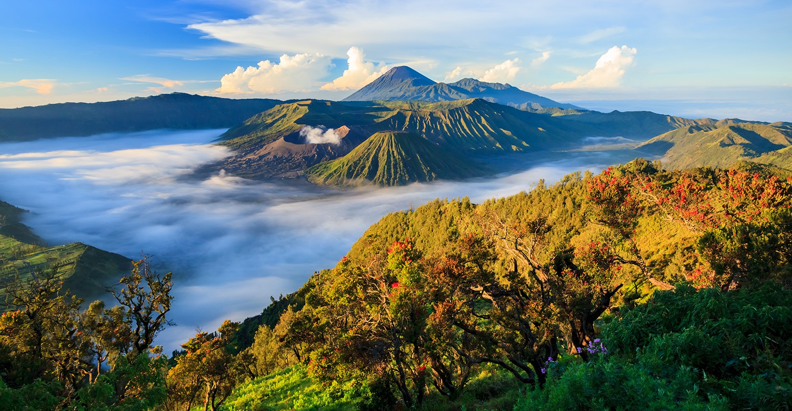 婆罗摩火山在日出,腾格里照片中国家公园,印度尼西亚东爪哇