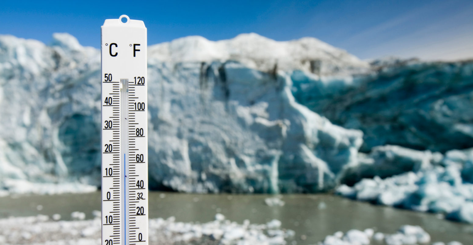 格陵兰岛康克鲁斯瓦格附近的拉塞尔冰川旁的温度计正在测量空气温度