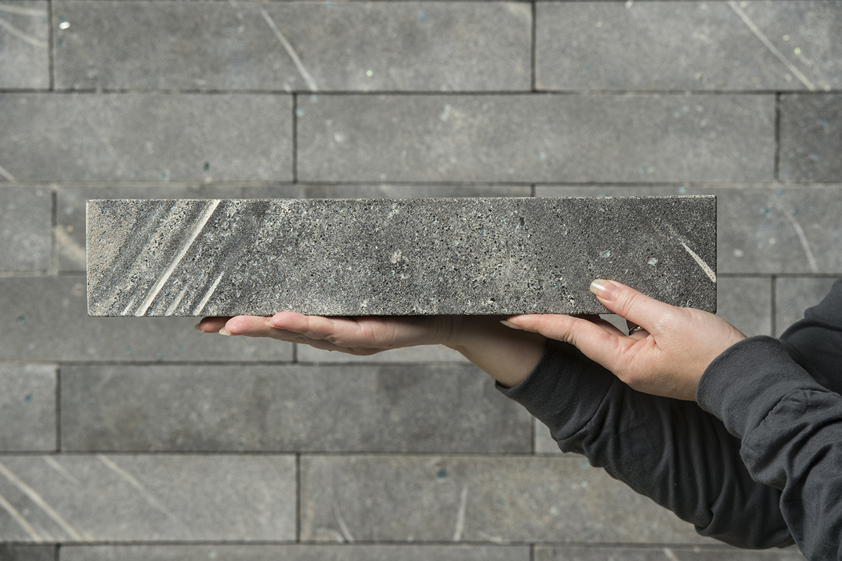 Biomason使用细菌来种植它所说的水泥砖可以螯合碳。