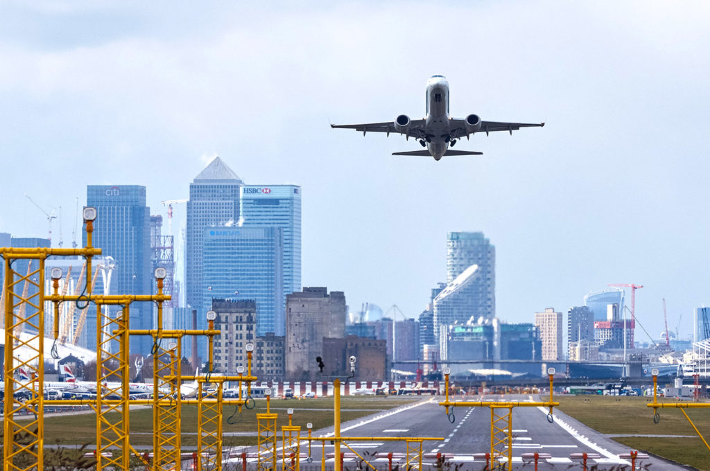 英国伦敦城市机场飞机起飞。信贷:戈Rogozinski除股票的照片。M6G8K5