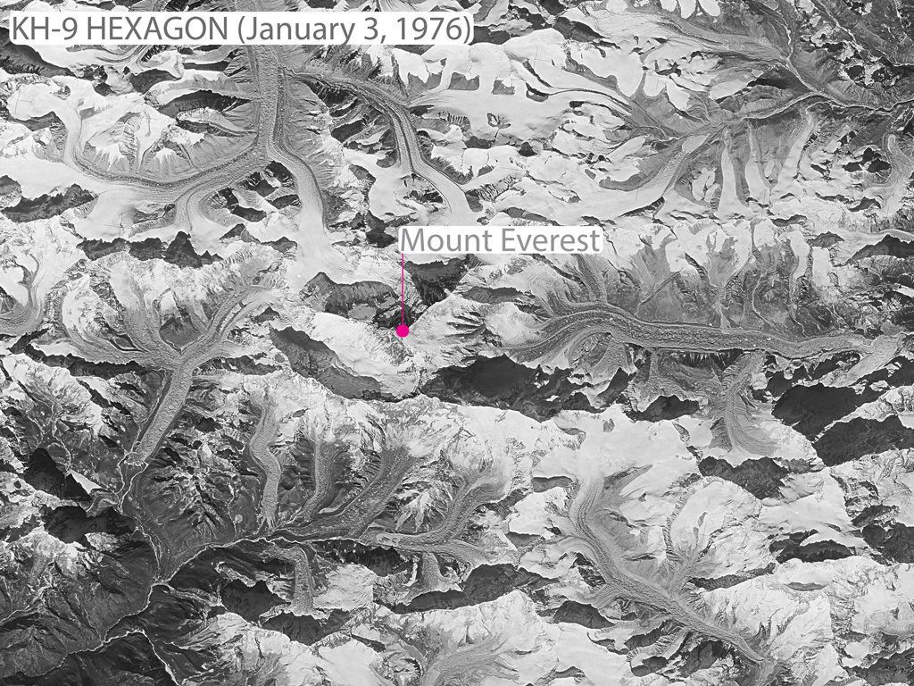 1976年1月3日，解密的KH-9 HEXAGON计划在喜马拉雅山昆布地区拍摄的间谍卫星图像。来源:乔希·毛雷尔/ LDEO