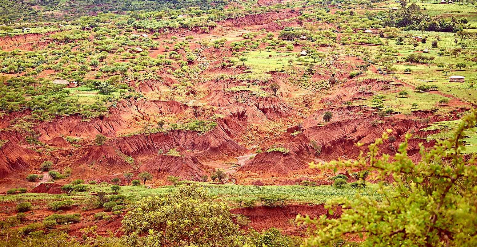 水土流失造成的森林砍伐和过度耕作,恩戈罗恩戈罗高原,坦桑尼亚。信贷:斯蒂芬施拉姆除股票的照片。HFA65N