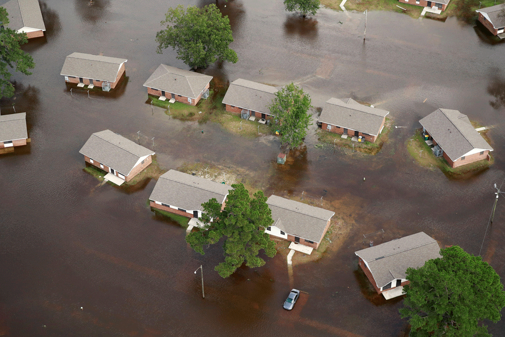 房子在北卡罗来纳州坐在佛罗伦萨飓风造成的洪水