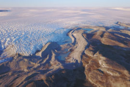 格陵兰冰原的边缘。