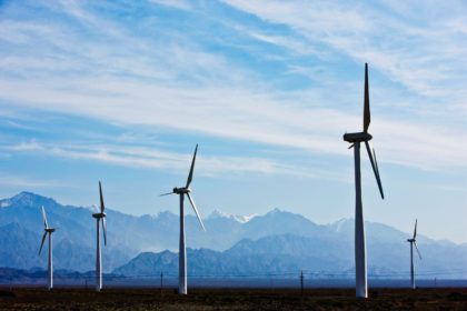 中国新疆维吾尔自治区达坂城风电场的风力磨坊。
