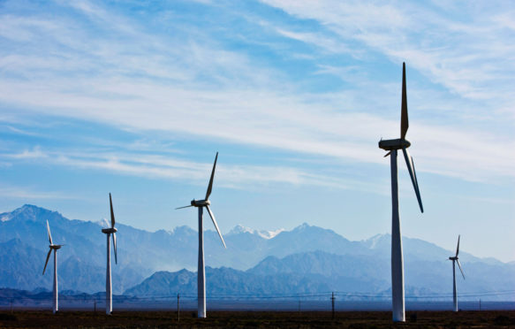 中国新疆维吾尔自治区达坂城风电场的风力发电厂。