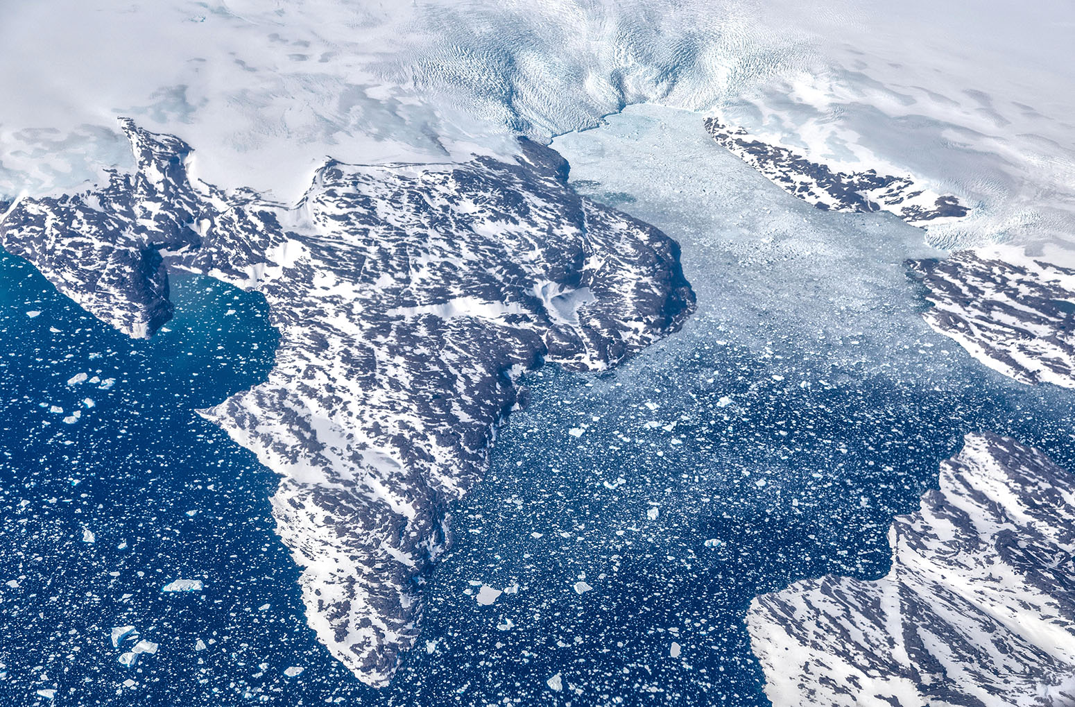 格陵兰冰盖的鸟瞰图。资料来源:Alireza Teimoury / Alamy Stock Photo。E59H97