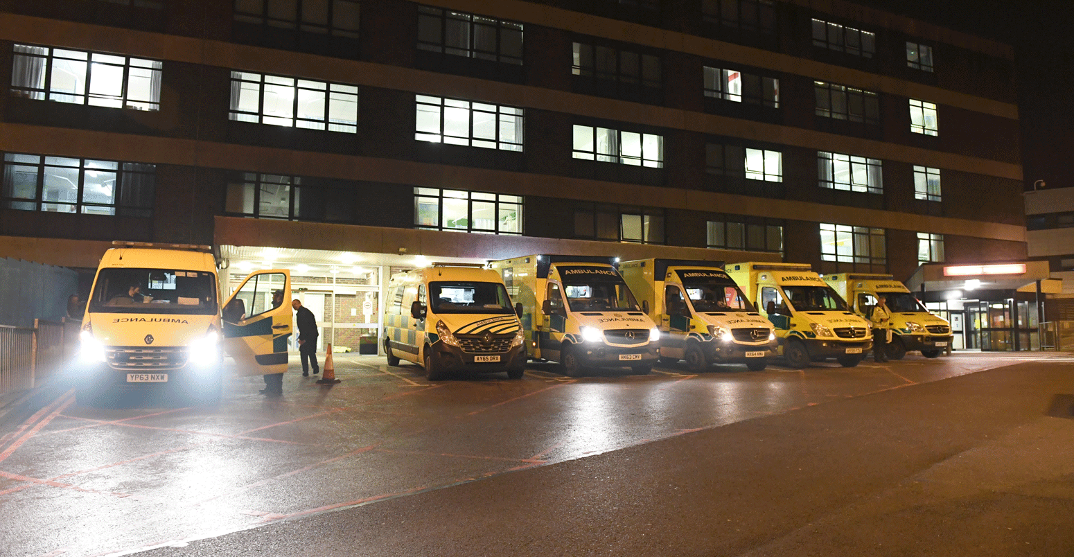汉普茅斯朴茨茅斯皇后亚历山德拉医院事故和急诊部队的救护车队列