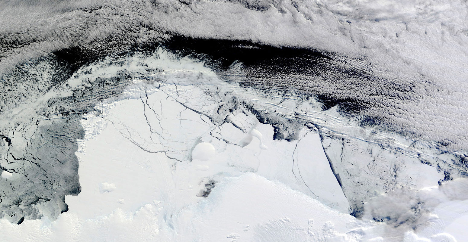 南极沙克尔顿冰架