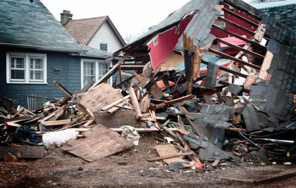破坏仍在史泰登岛,桑迪飓风后75天