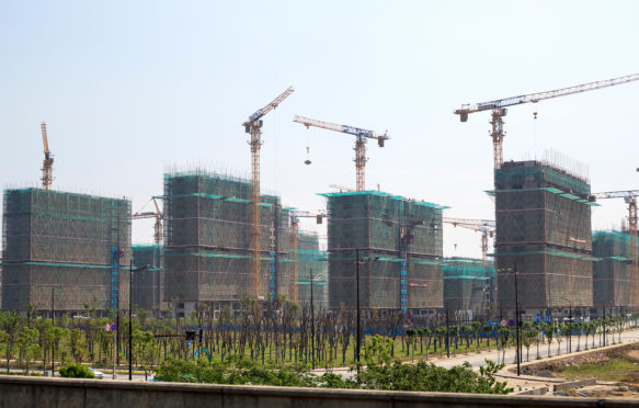 中国江苏州扬州正在建设的新公寓。图片来源：Charles O. Cecil / Alamy Stock Photo。
