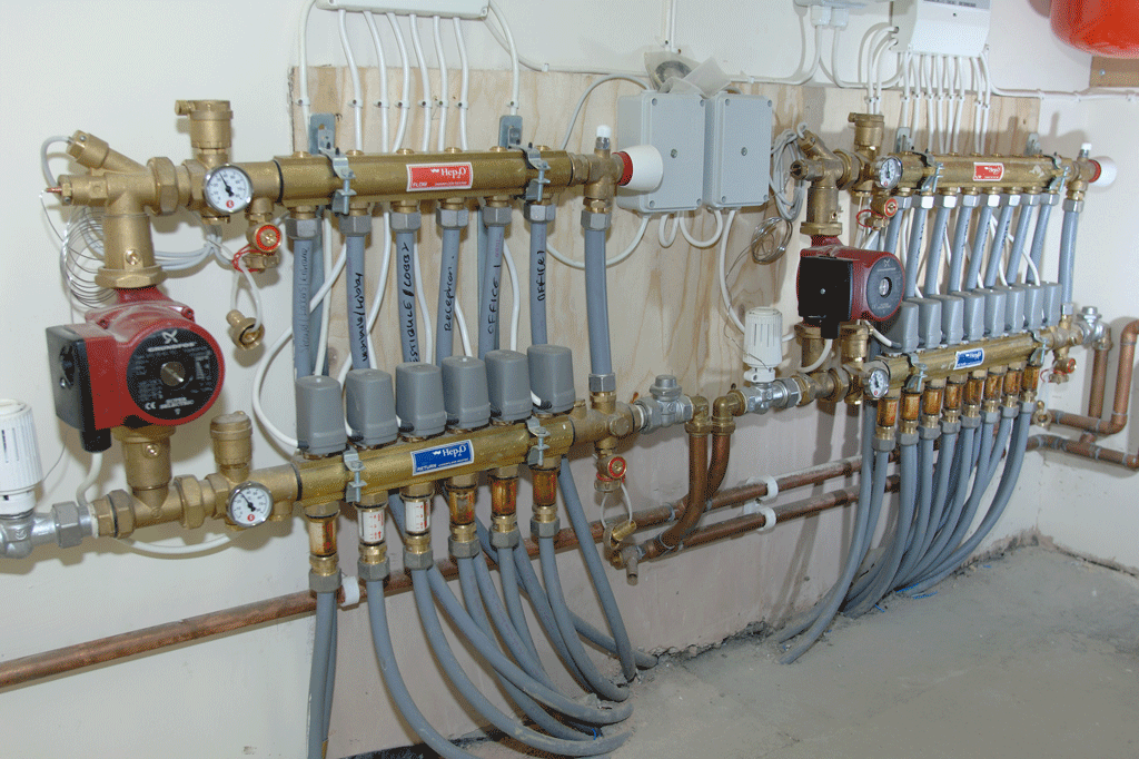 地面的热泵控制小型商业单位在德文郡,英格兰