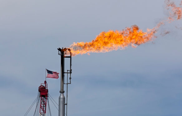 天然气是爆发了石油泵在巴肯页岩地层,北达科他,美国