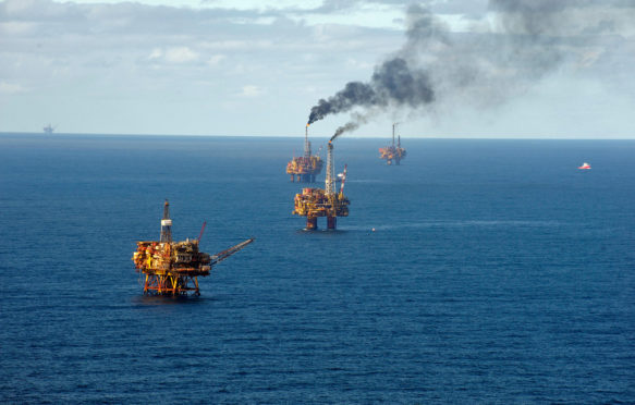在布伦特油田石油平台扩口,北海