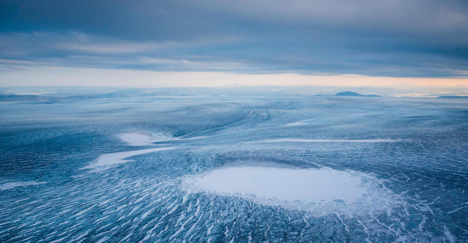 冰盖的鸟瞰图,格陵兰岛。信贷:imageBROKER除股票的照片。